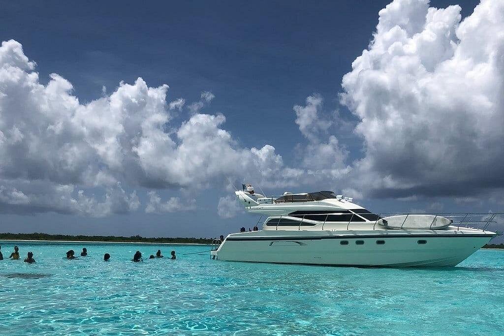 Azimut 47 ft Tulum Playa del Carmen Riviera Maya hasta 15 personas